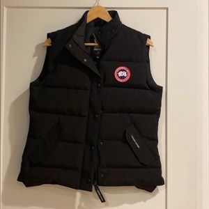 NEVER BEEN WORN Women’s Canada Goose Vest
